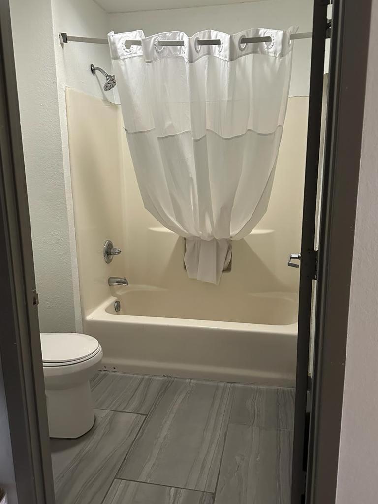 Quality Inn & Suites Decatur Priceville I-65 Esterno foto