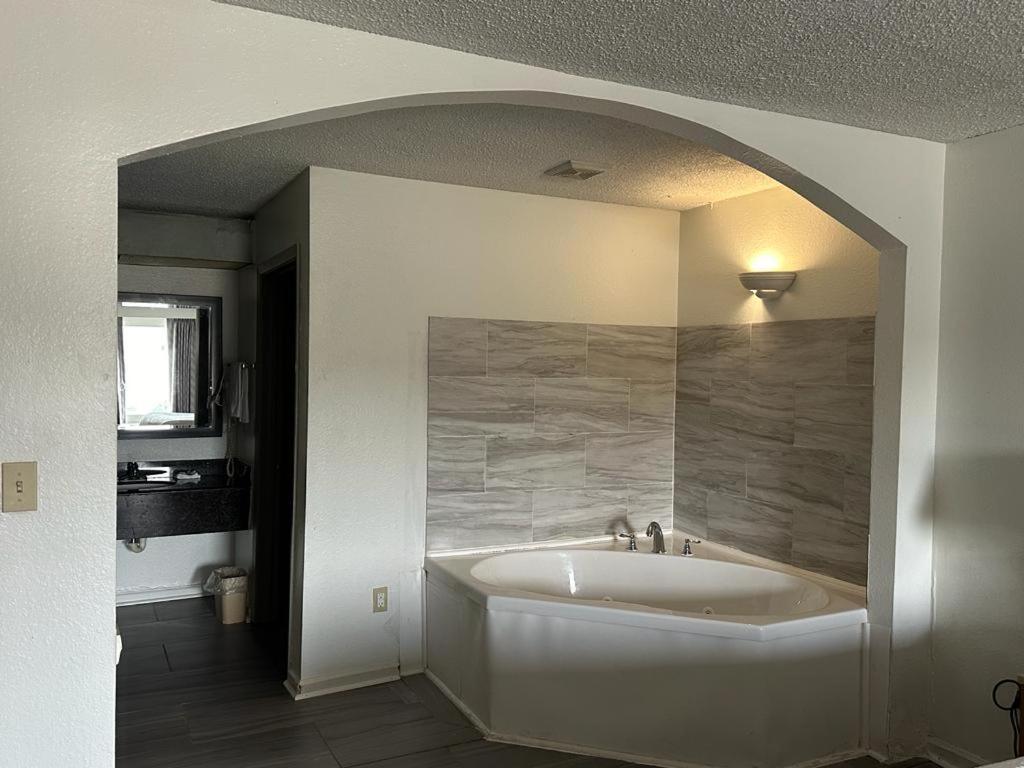 Quality Inn & Suites Decatur Priceville I-65 Esterno foto